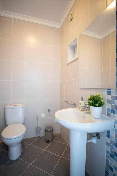 Modern 3Br Apt W/ Lg Terrace, Bbq, Ac & Parking Тавира Экстерьер фото